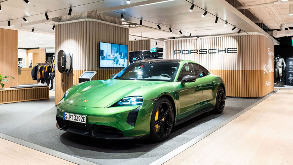 Porsche NOW - München Oberpollinger